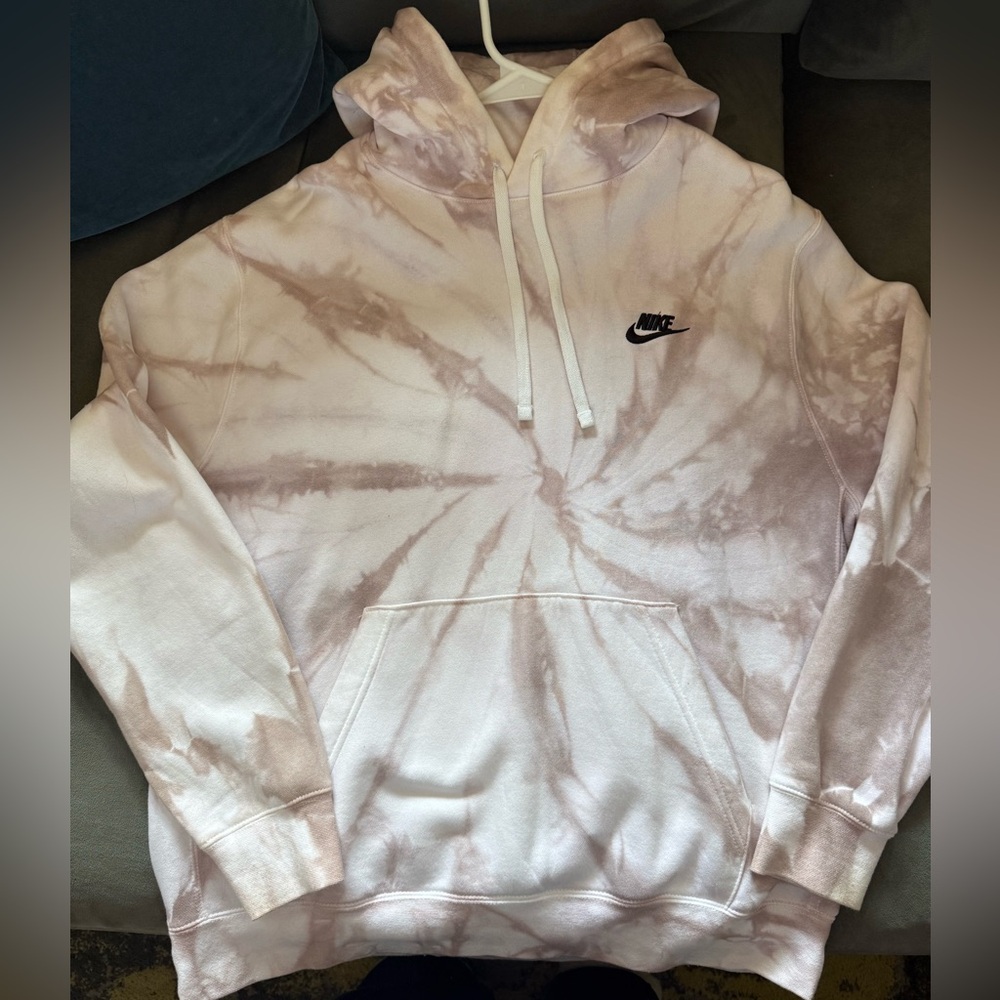 Nike Cream Sweater with Modern Tie-Dye Effect